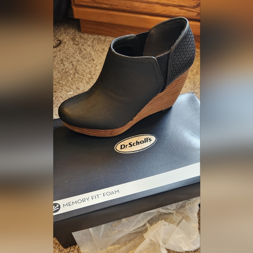 Dr. Scholl's Women's Black Wedge Shoes, perfect in box, Harlow, size 7.5